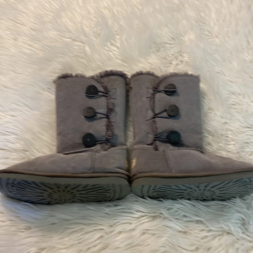 UGG Bailey Boots size W3.5 very good condition see pictures and video